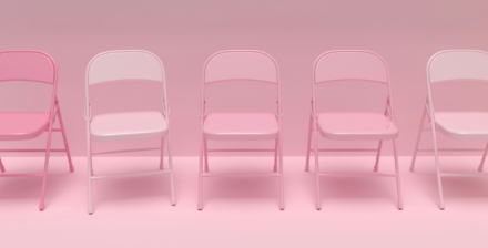 Das Dilemma des Mittelmanagement - zwischen allen Stühlen. Middlemanager unter Druck.