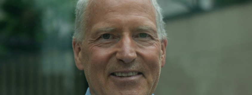 Babyboomer gehen nicht, weil sie müde sind. Sie gehen, weil wir sie nicht halten. Warum verlassen Babyboomer den Arbeitsmarkt wirklich? Zahlen, Hintergründe und konkrete Maßnahmen für Betroffene, Führungskräfte und HR, damit wertvolle Erfahrung im Unternehmen bleibt.